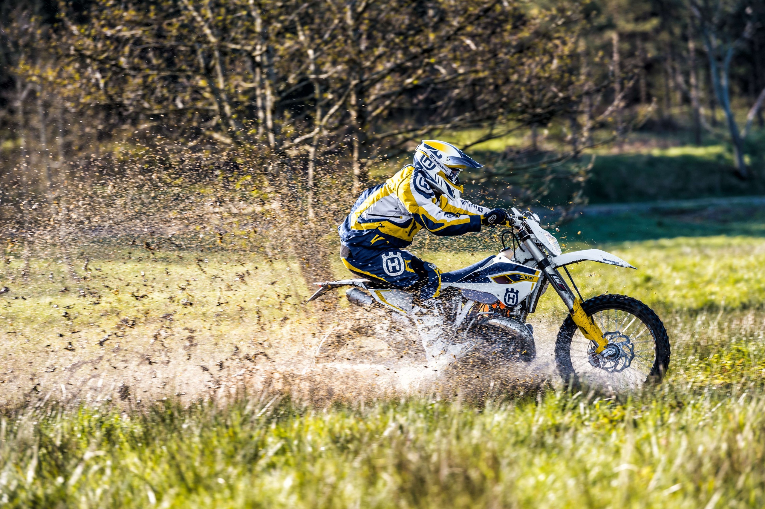 Enduro race. Husqvarna te 125. Husqvarna Enduro. Мотокросс эндуро. Эндуро рейсинг.